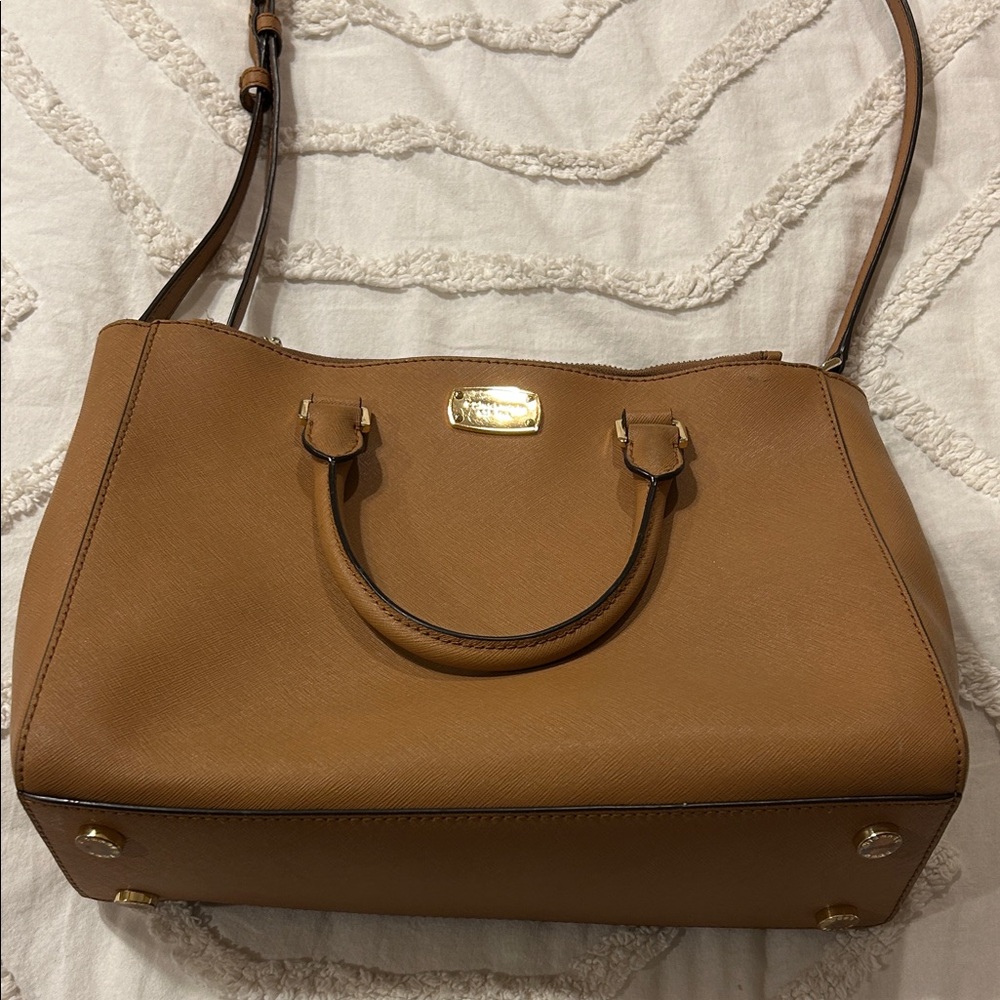Michael Kors Elegant Tan Purse